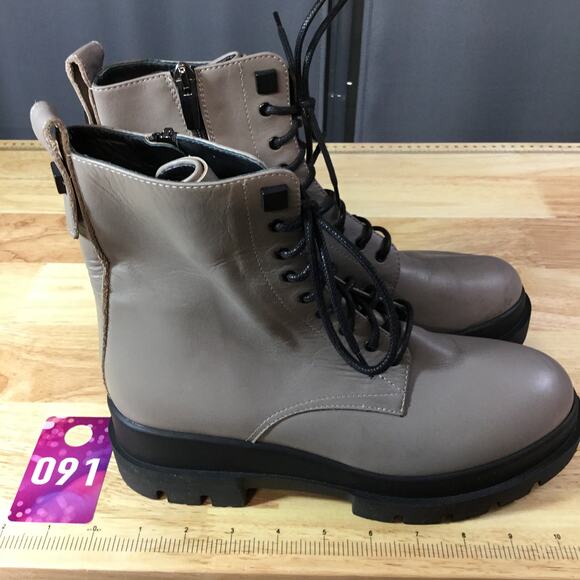 C La Canadienne Women's 7.5 Grey Italian Leather Lace-Up Side Zipper Combat Boot - Picture 3 of 11